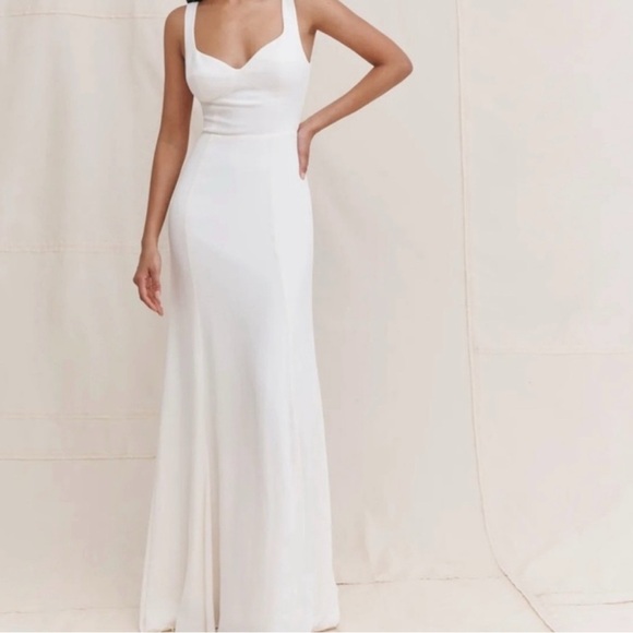 Reformation Lecce gown in Ivory Coast - Picture 5 of 11